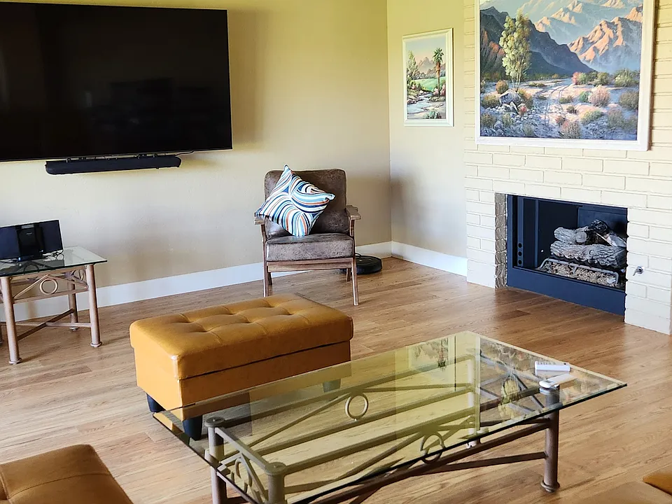 82 Presidio Pl