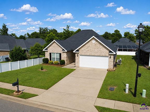 2nd image of 308 Lamplight Dr