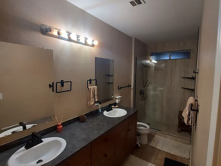 E Acoma Dr — Photo 4