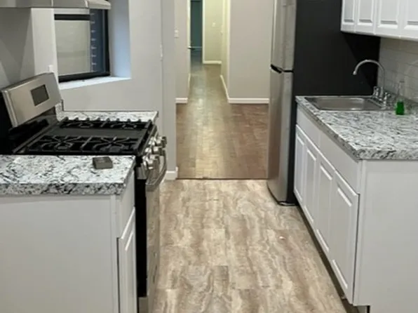 326 West 17th Street image 1 of 9