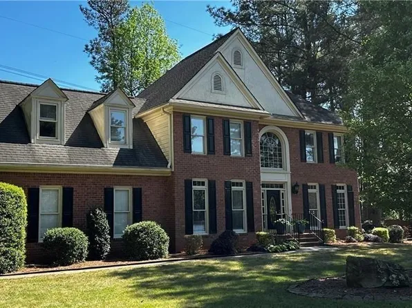 335 Trowbridge Ln, Lawrenceville, GA 30043