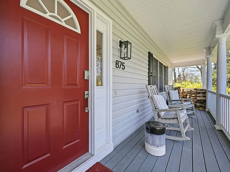 875 Deerfoot Path — Photo 2