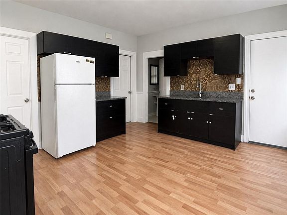 3rd image of 13 Osborn St