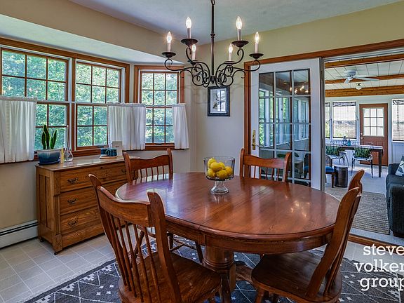 3rd image of 2665 Winesap Dr NE