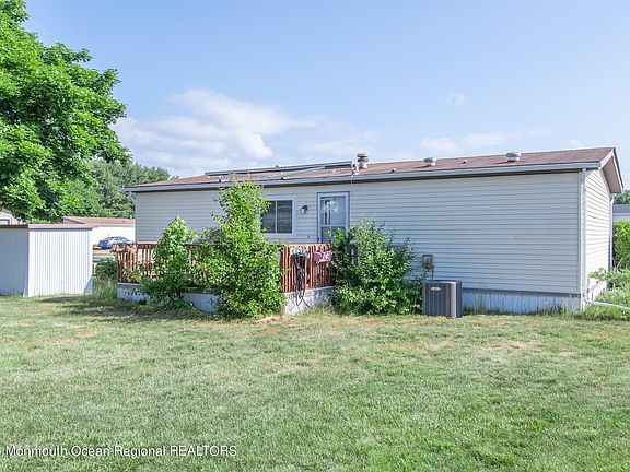 4th image of 647 Dede Drive