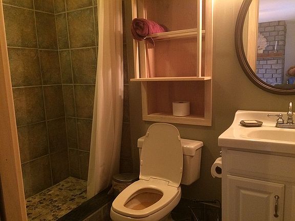 Guest bath off Library