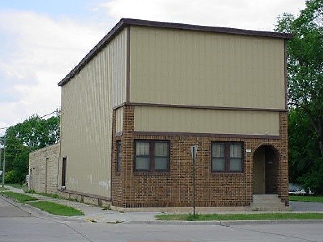 2nd image of 1027 Michigan St