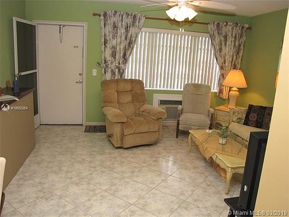 2nd image of 2542 S Federal Hwy #0060