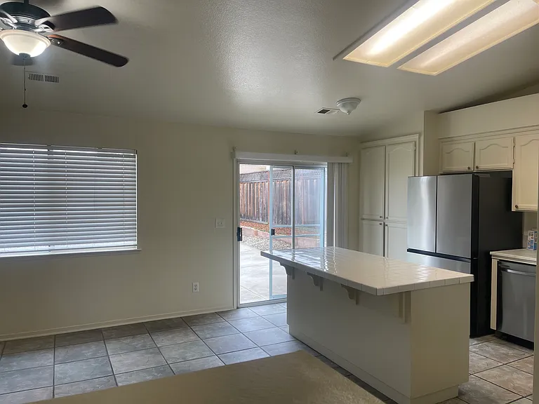 2120 Raleigh Cir — Photo 4