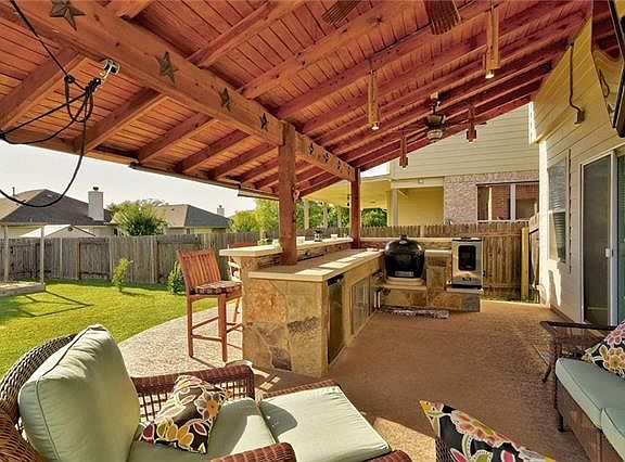 3rd image of 718 Crane Canyon Pl
