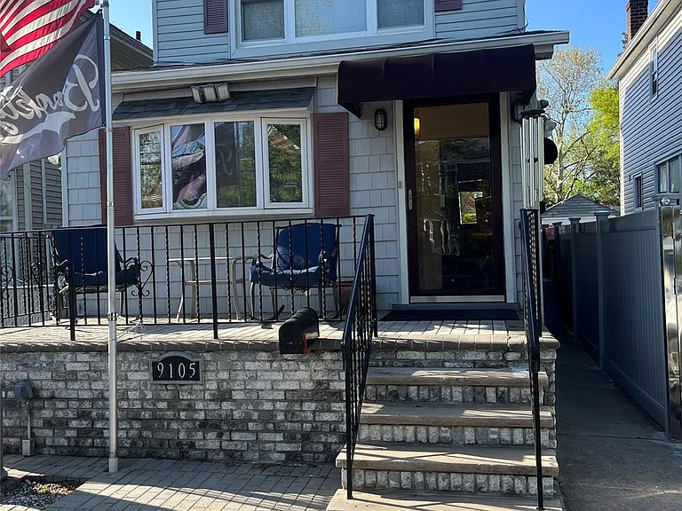 9105 107th Ave — Photo 1