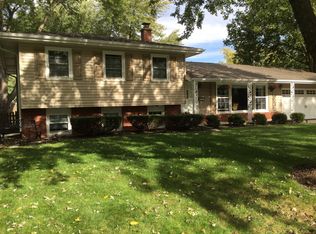 1060 Hemlock Ln, Naperville, IL 60540