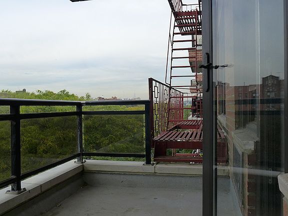 5th image of 315 Ocean Pkwy APT 5D