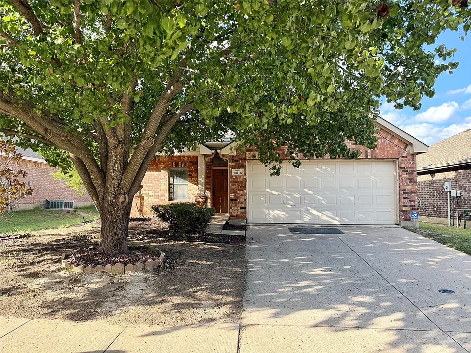 9016 Warren Dr