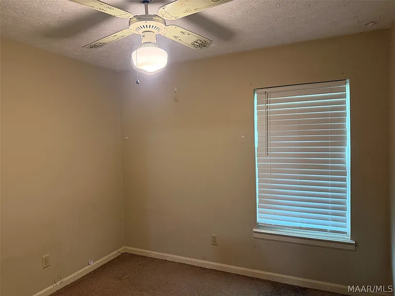 803 Summer Ln — Photo 12