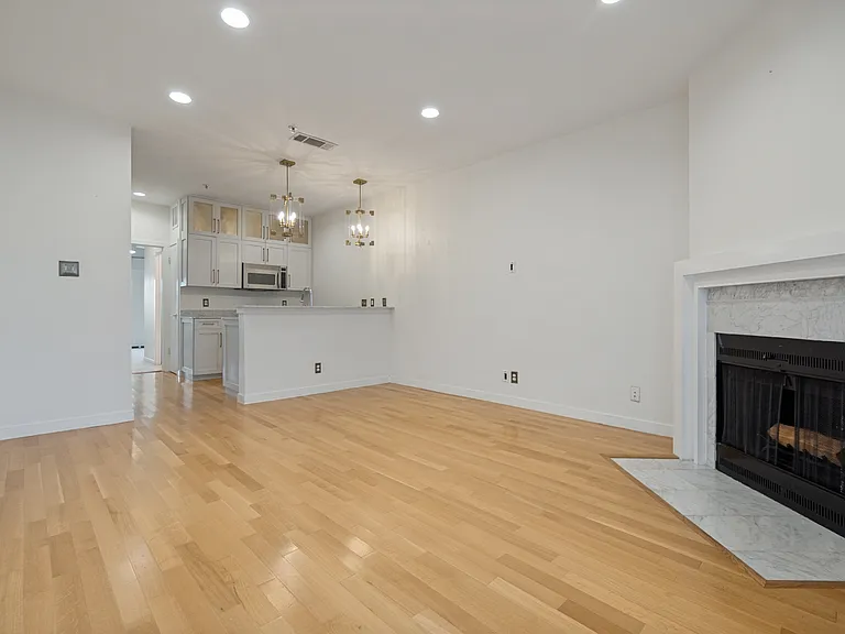 4111 Cole Ave #32 — Photo 2