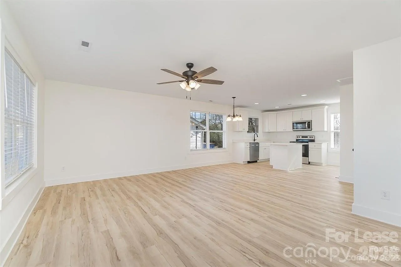 4 bed, 3.5 bath, 1867 sqft, $2,125 — Photo 3