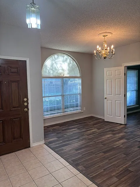 4 bed, 2129 sqft, $2,200 — Photo 2