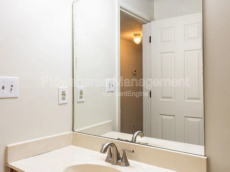4406 S Brook St #27 — Photo 8