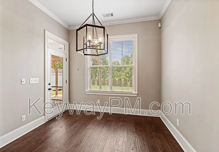 507 Windermere St — Photo 7