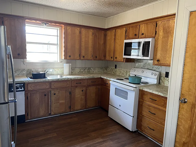 416 E Main St — Photo 7