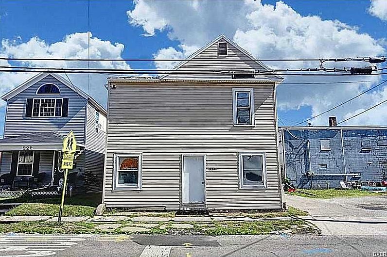 1st image of 220 Wood St