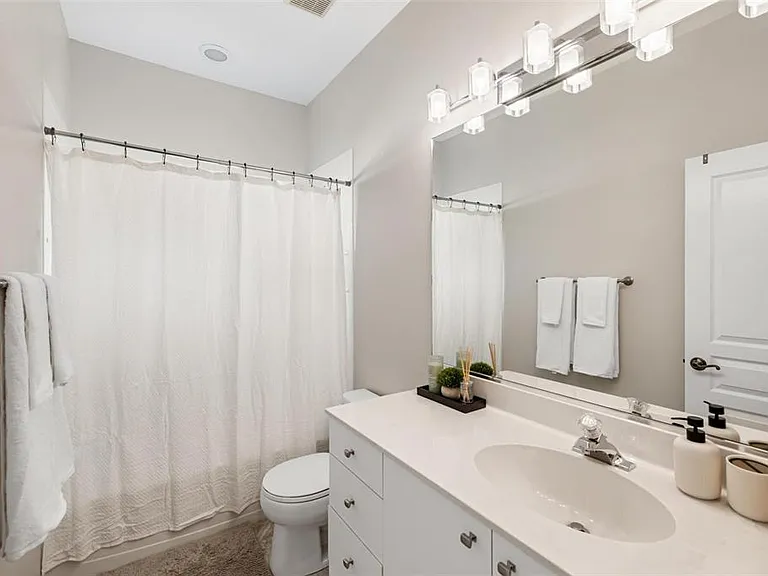 4360 Iola Dr — Photo 45