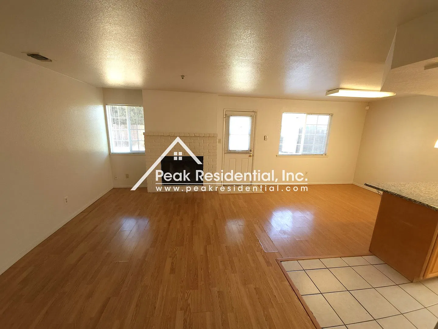Spacious 4bd/2ba House with Office/Bonus Room — Photo 4