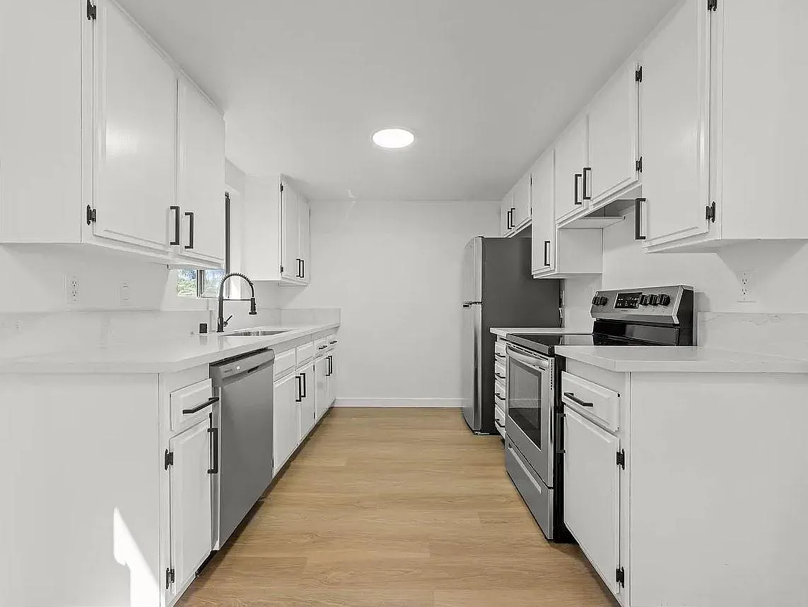 Monterey Apartments — Photo 2