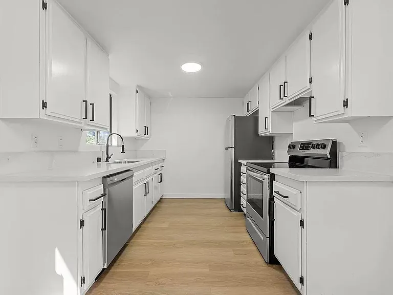 Monterey Apartments — Photo 2