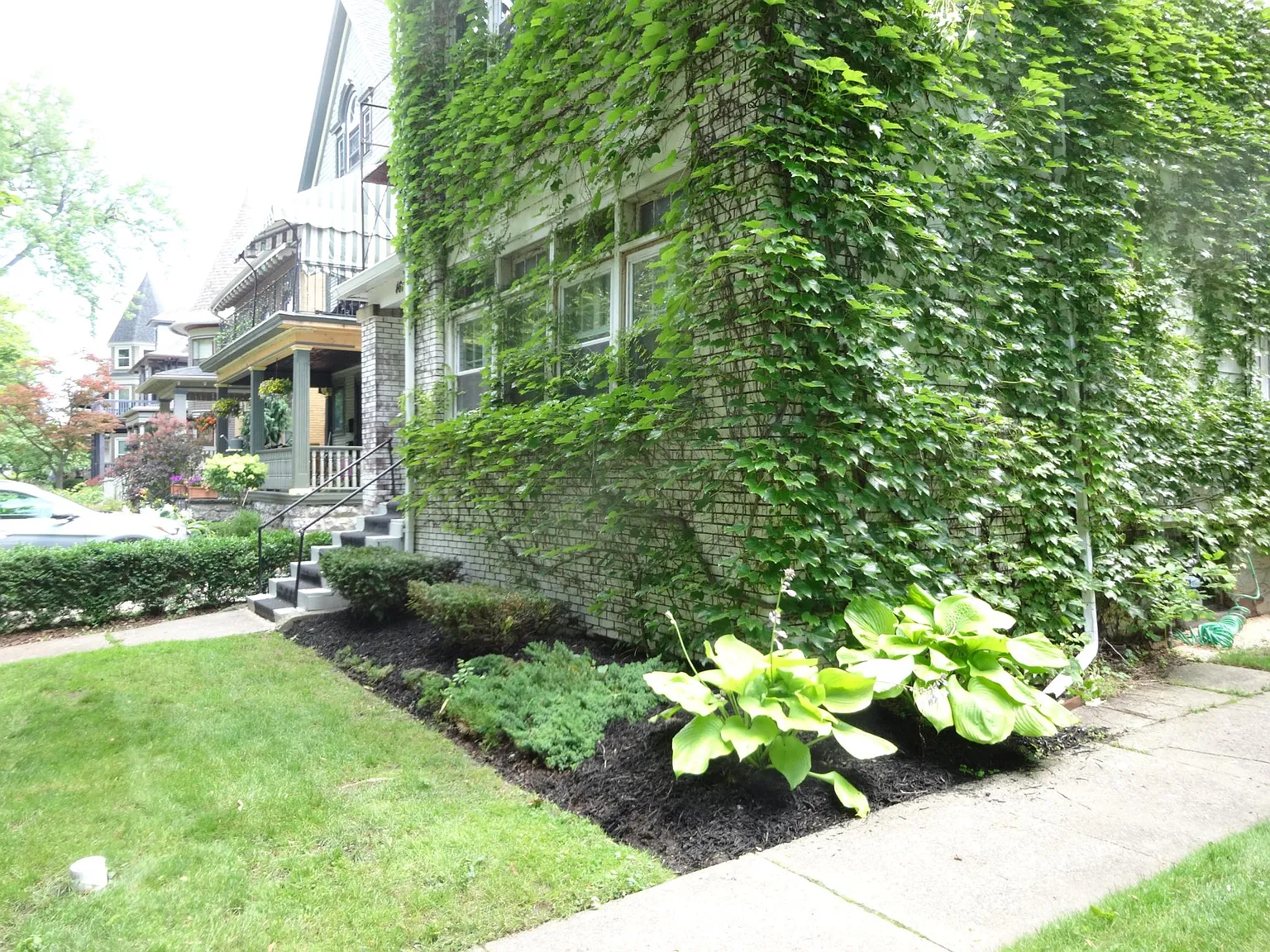 2 bed, 1.5 bath, 950 sqft, $1,600 — Photo 2