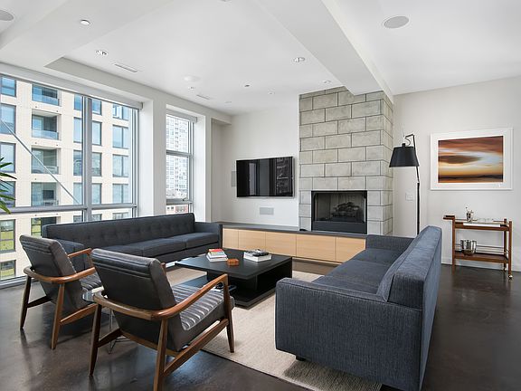 2nd image of 156 W Superior St #Penthouse 2