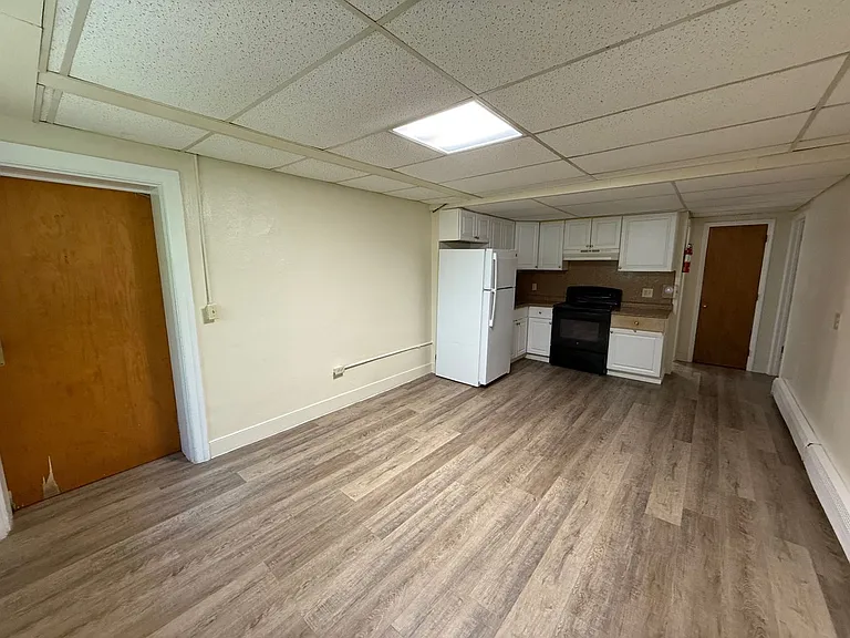 200 Bradley Ave — Photo 4