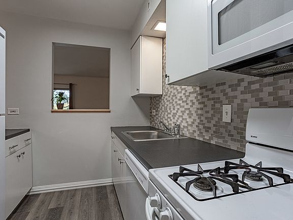 5th image of 906 W Alleghany Dr APT 2D