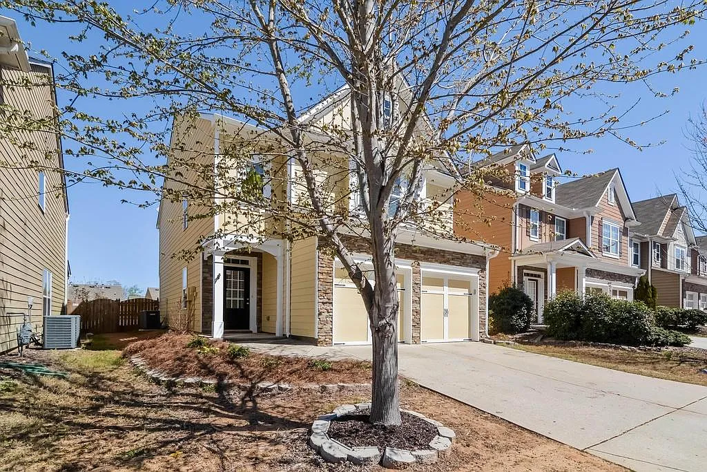 5780 Weddington Dr — Photo 3
