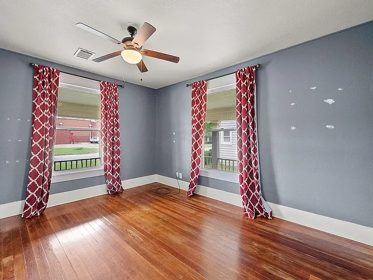 607 W Brown St — Photo 11