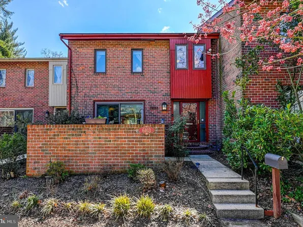 6103 Buckingham Manor Dr, Baltimore, MD 21210