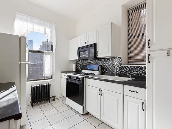 4th image of 348 W 48th St #5W