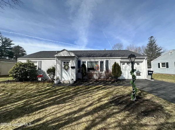 9 Carlton Drive, Queensbury, NY 12804