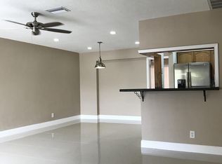 523 S Rainbow Dr, Hollywood, FL 33021