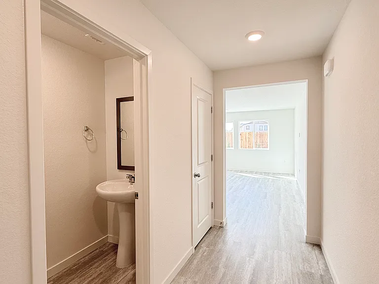 516 Foxtail Ct — Photo 2