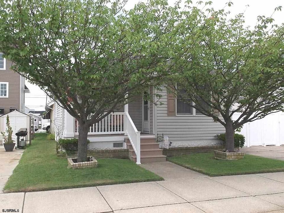 1st image of 1352 Simpson Ave