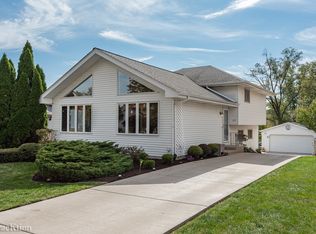 325 Highridge Rd, Lombard, IL 60148