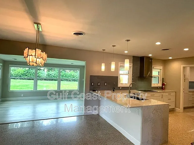 2253 Valencia Dr — Photo 9