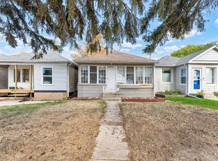 166 S 7th St SE, Medicine Hat, AB T1A 1J3