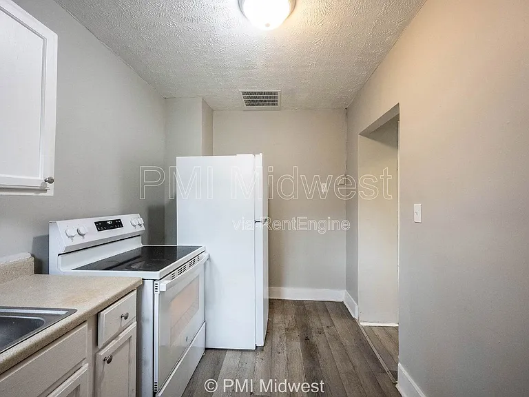 2930 N Dearborn St #B — Photo 5
