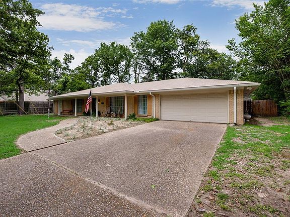 3rd image of 816 Northwood Blvd