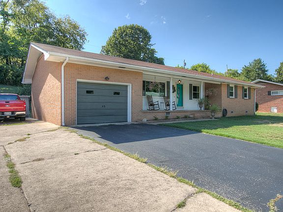 3rd image of 1115 Hillsboro Dr