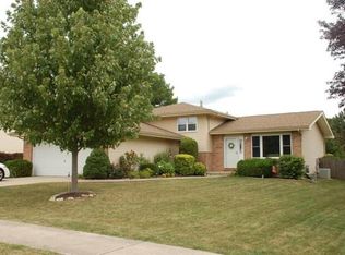 1936 William Dr, Crest Hill, IL 60403