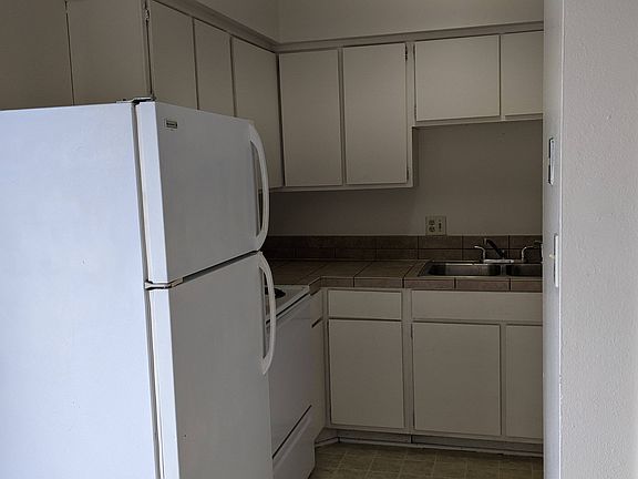 5th image of 602 Roma Ct APT A